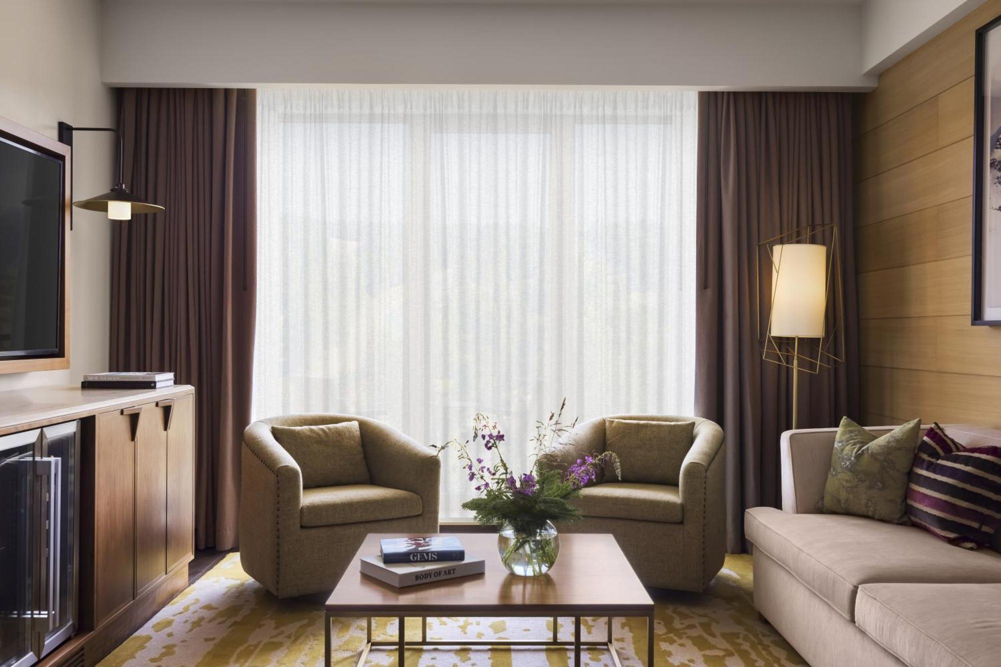 Viceroy Kopaonik Serbia ภายนอก รูปภาพ A living room in a suite at the Mandarin Oriental, Hong Kong