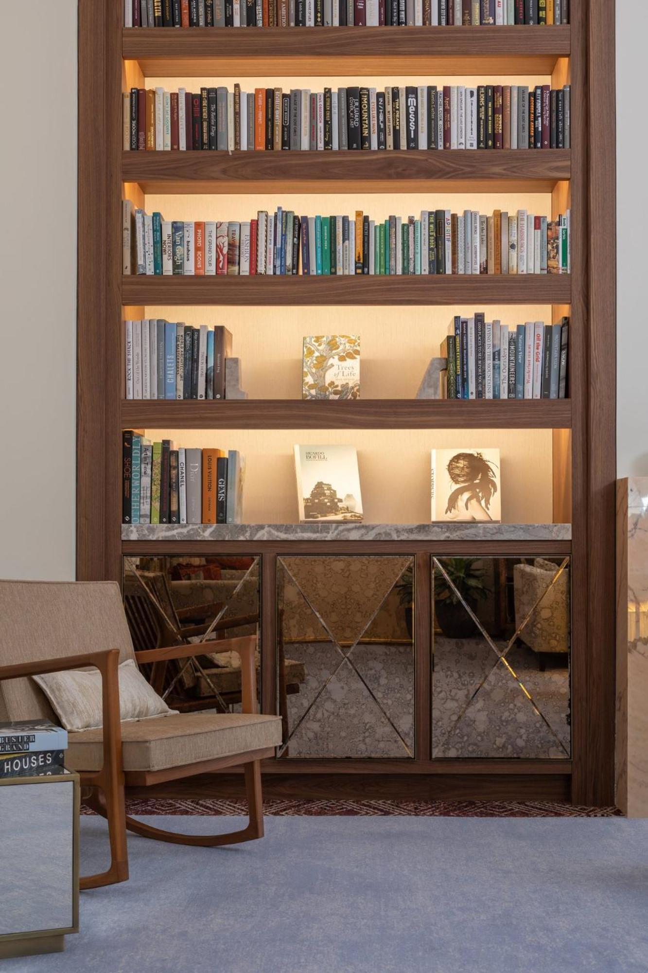 Viceroy Kopaonik Serbia ภายนอก รูปภาพ A bookcase with a built-in light