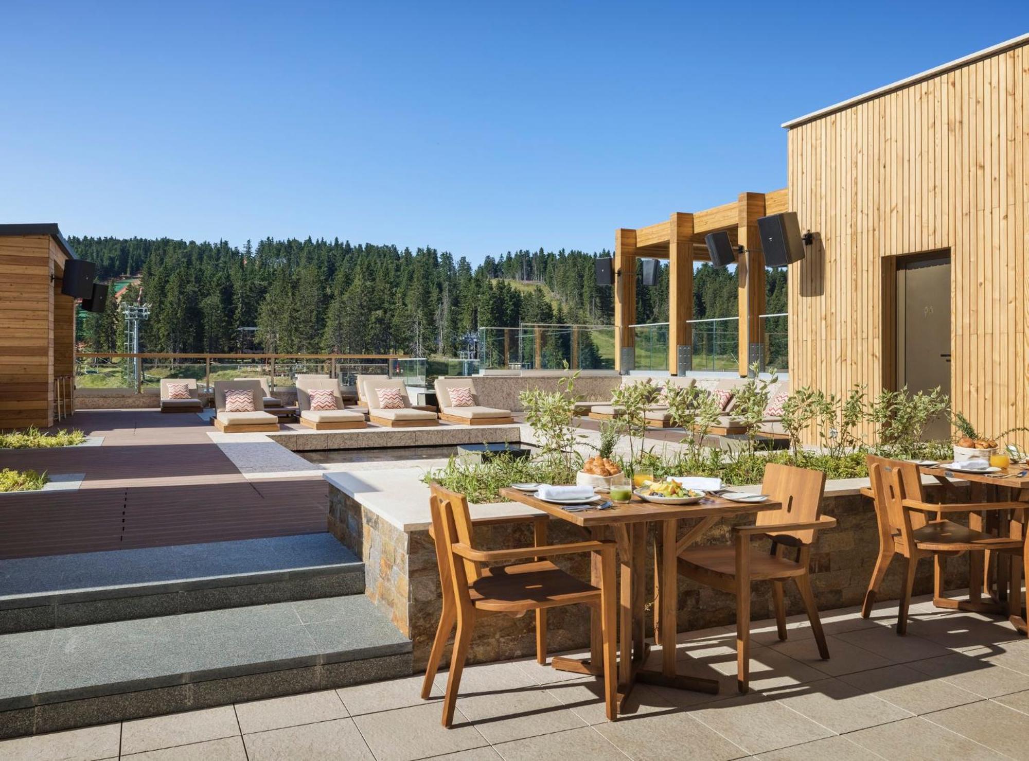 Viceroy Kopaonik Serbia ภายนอก รูปภาพ The rooftop terrace at the Hotel