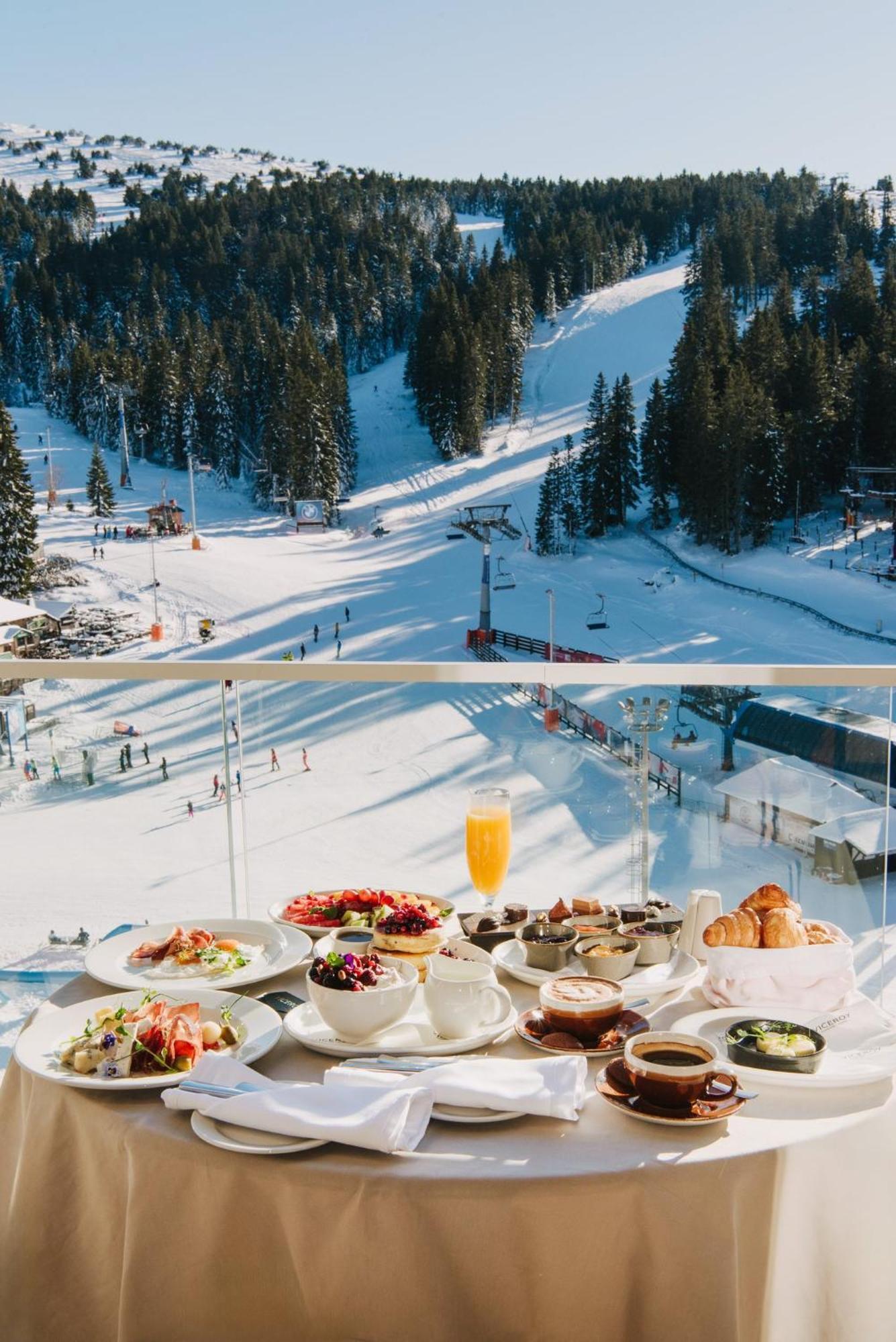 Viceroy Kopaonik Serbia ภายนอก รูปภาพ Breakfast at the Hotel